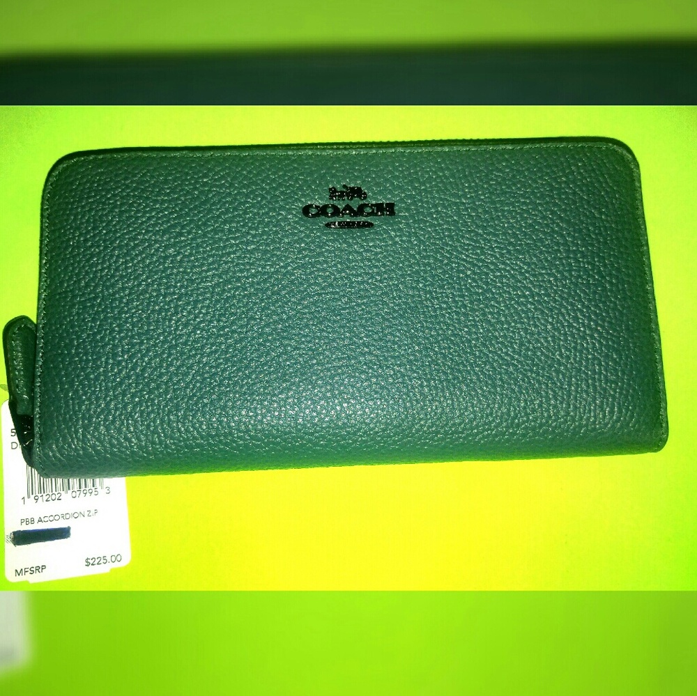Authentic Coach Pebble Accordion Zip Wallet